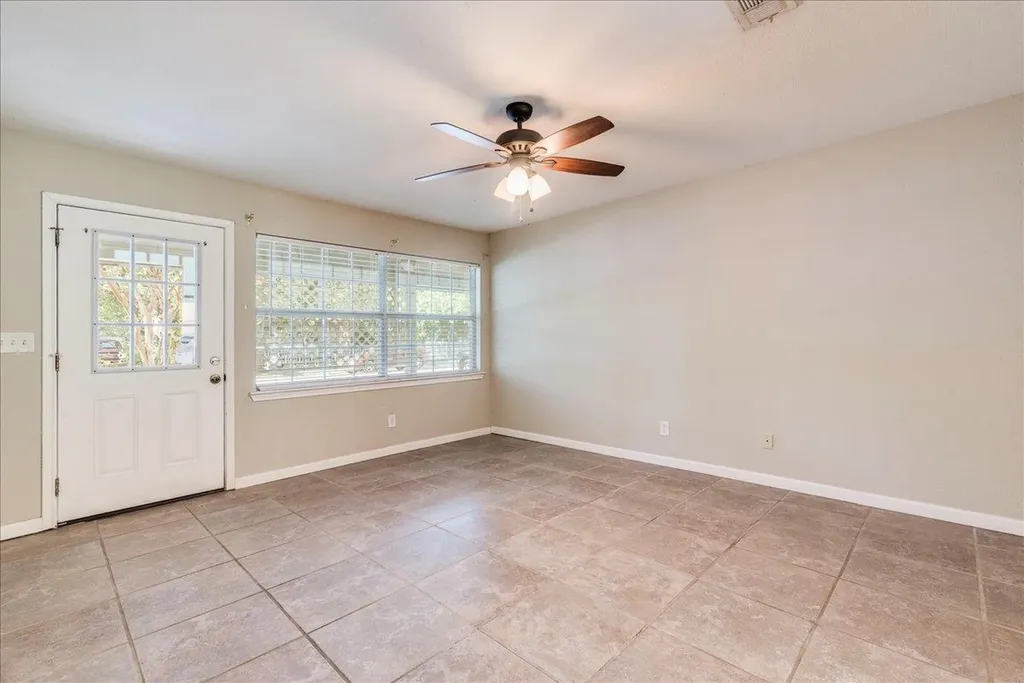 609 Cottonwod Street Lockhart TX 78644