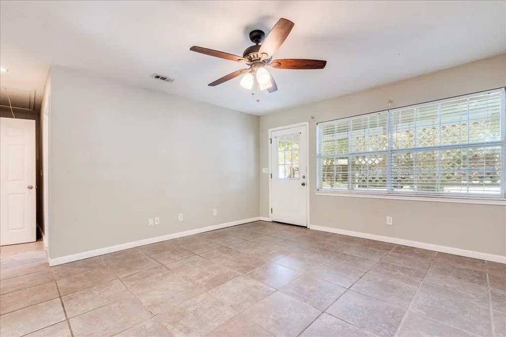 609 Cottonwod Street Lockhart TX 78644