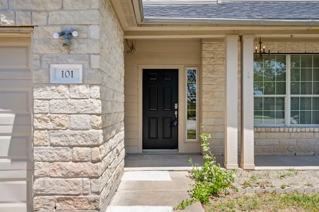 101 Redwood Drive Kyle TX 78640