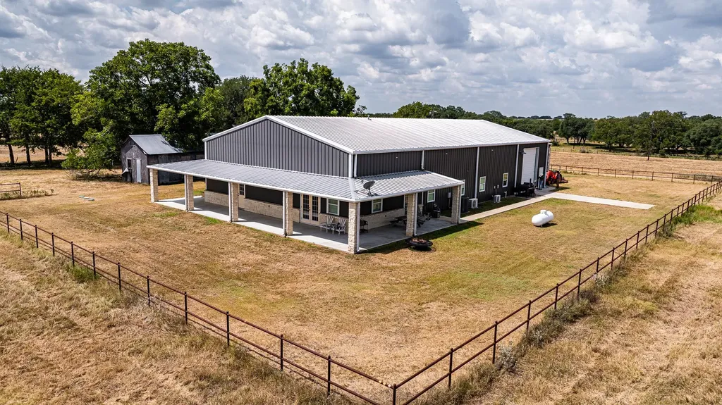 258 Private Road 2006 Schulenburg TX 78956