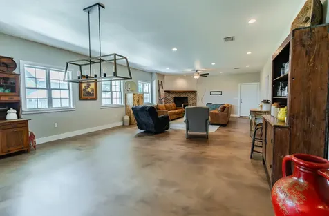 258 Private Road 2006 Schulenburg TX 78956