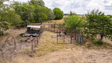 258 Private Road 2006 Schulenburg TX 78956