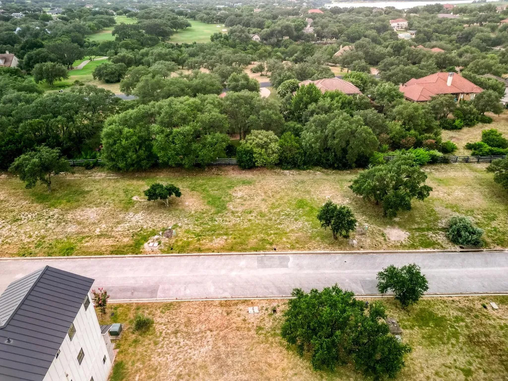 2424 Bruin Drive Spicewood TX 78669