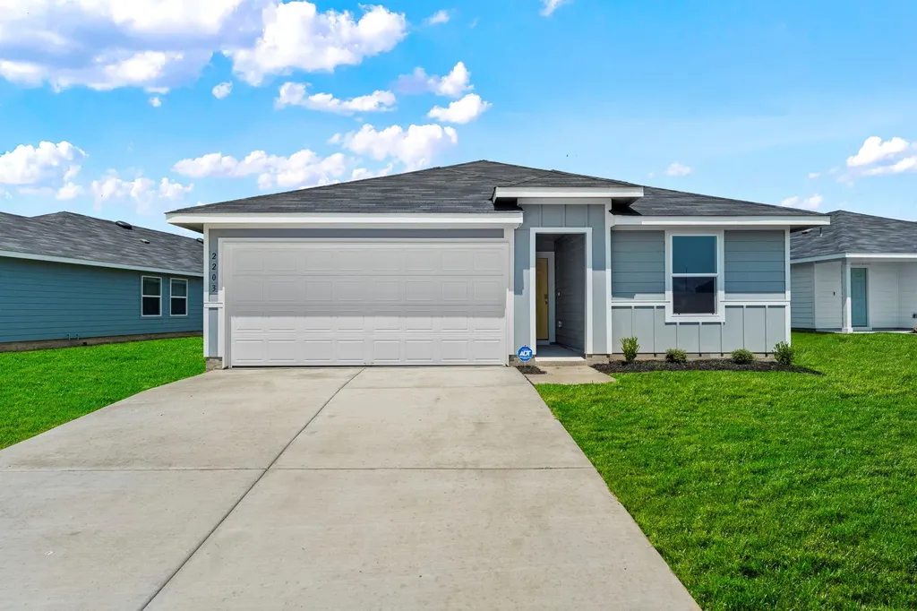 2203 Loganberry Lane Luling TX 78648