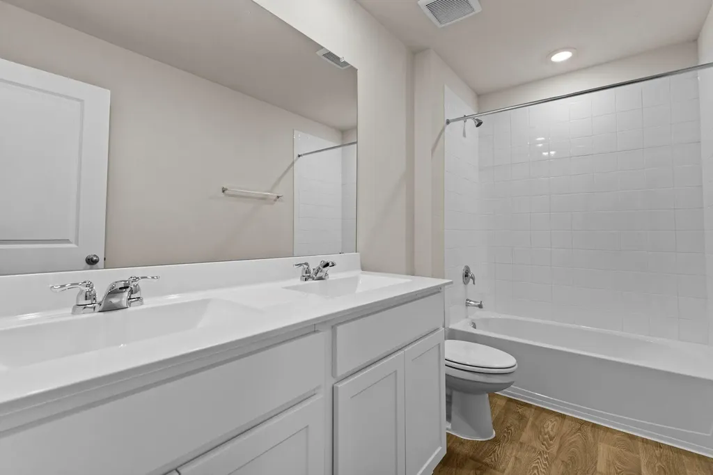 2203 Loganberry Lane Luling TX 78648