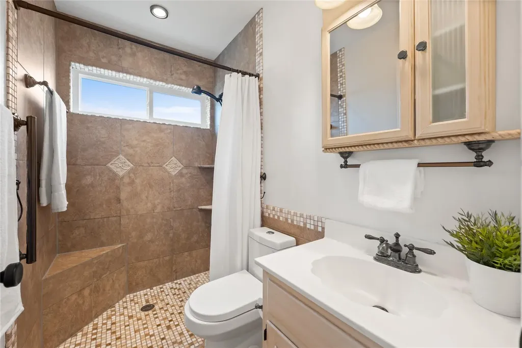 910 Berrywood Drive Austin TX 78753