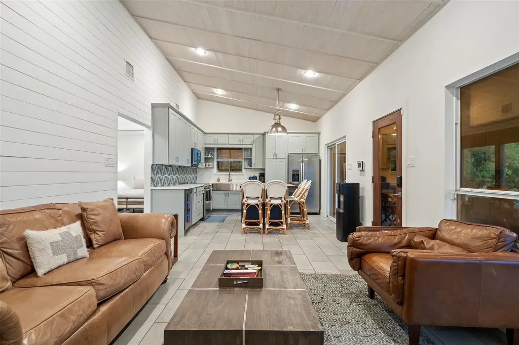 1293 Lake Shore Drive Spicewood TX 78669
