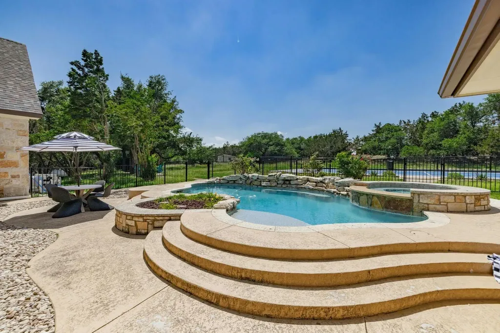 220 Sundance Trail Dripping Springs TX 78620