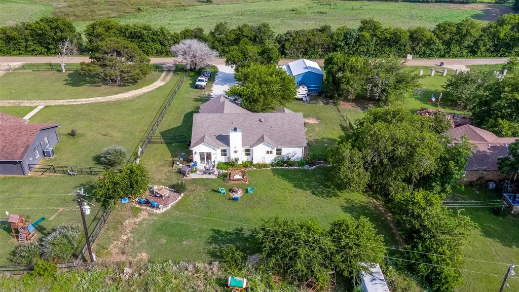 1052 Meandering Way China Spring TX 76633