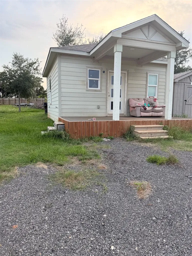 140 Arosa Drive Elgin TX 78621