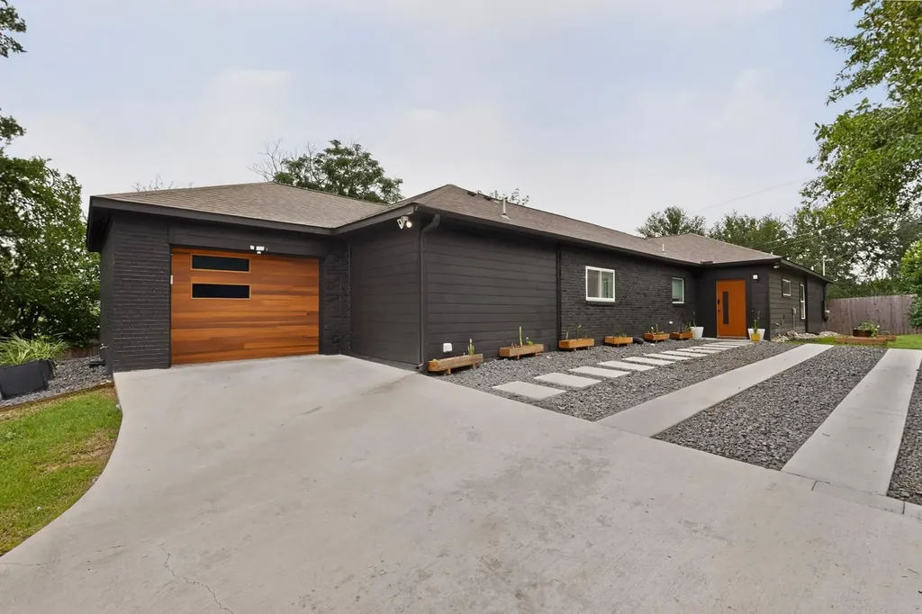 3305 Hycreek Drive Austin TX 78723
