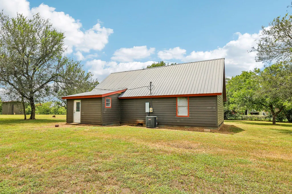 122 Dodd Preston Road Elgin TX 78621