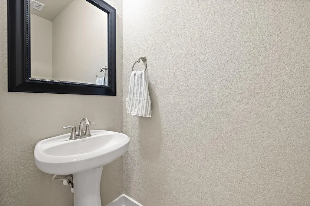 1913 Teagle Drive Austin TX 78741