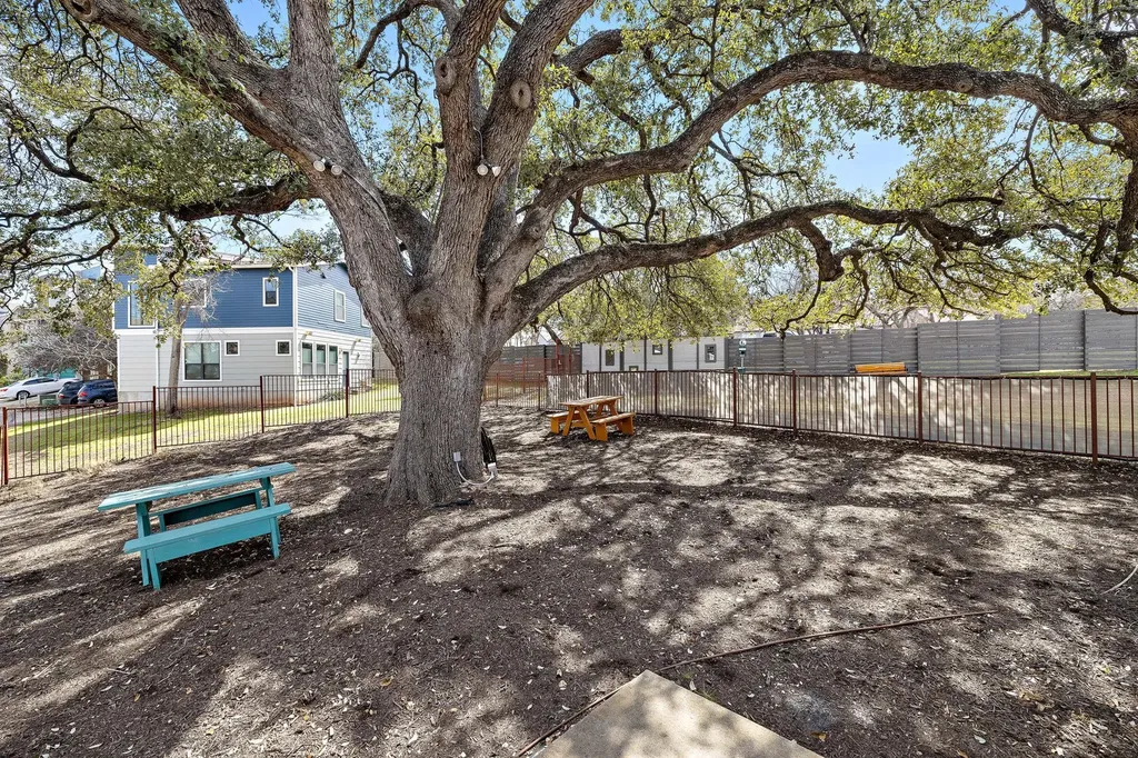 1913 Teagle Drive Austin TX 78741