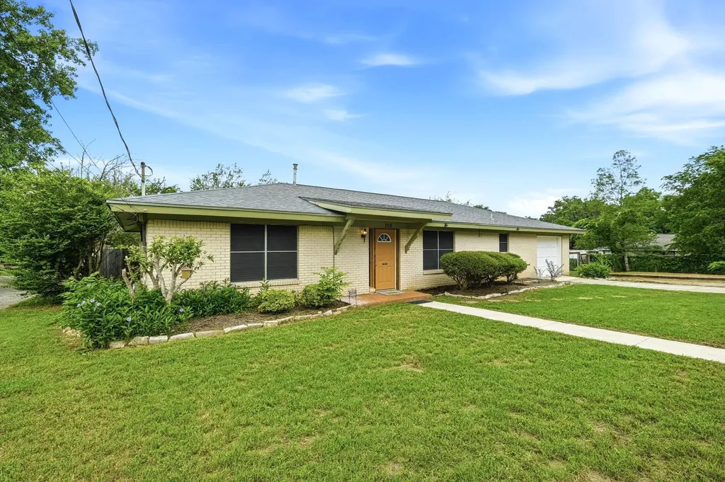 208 N Cedar Street Buda TX 78610