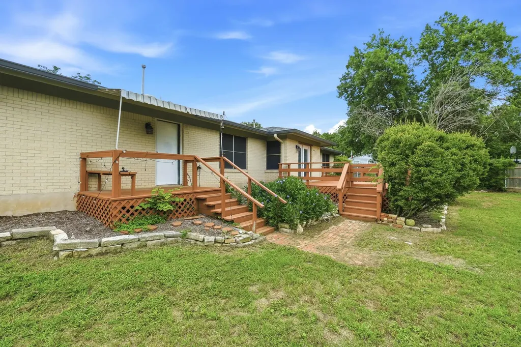 208 N Cedar Street Buda TX 78610