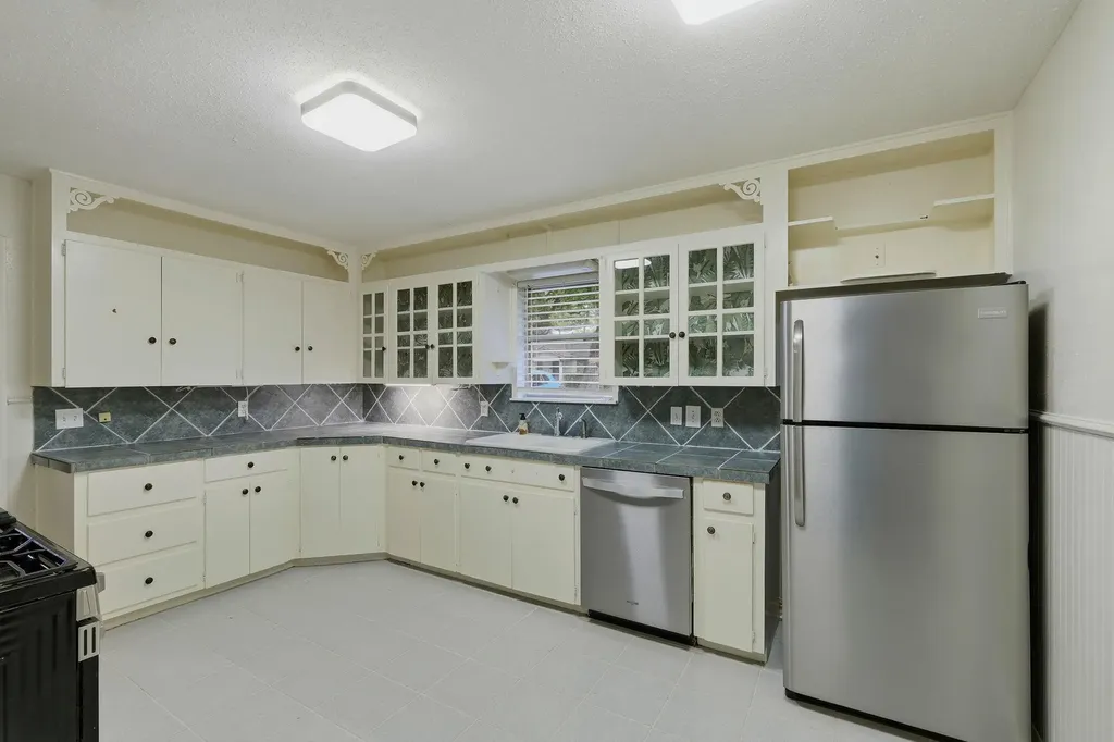 208 N Cedar Street Buda TX 78610