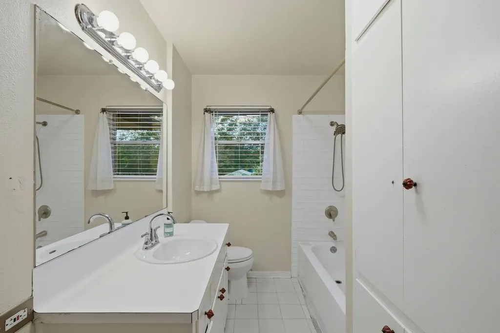 208 N Cedar Street Buda TX 78610