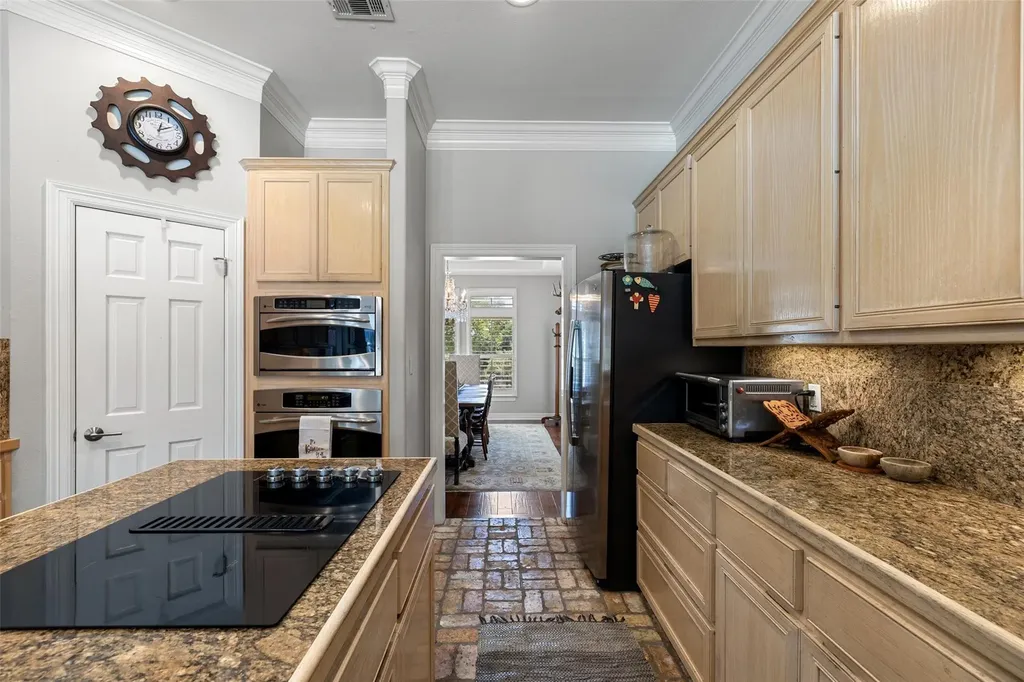 1904 Steamboat Springs Cove Austin TX 78746