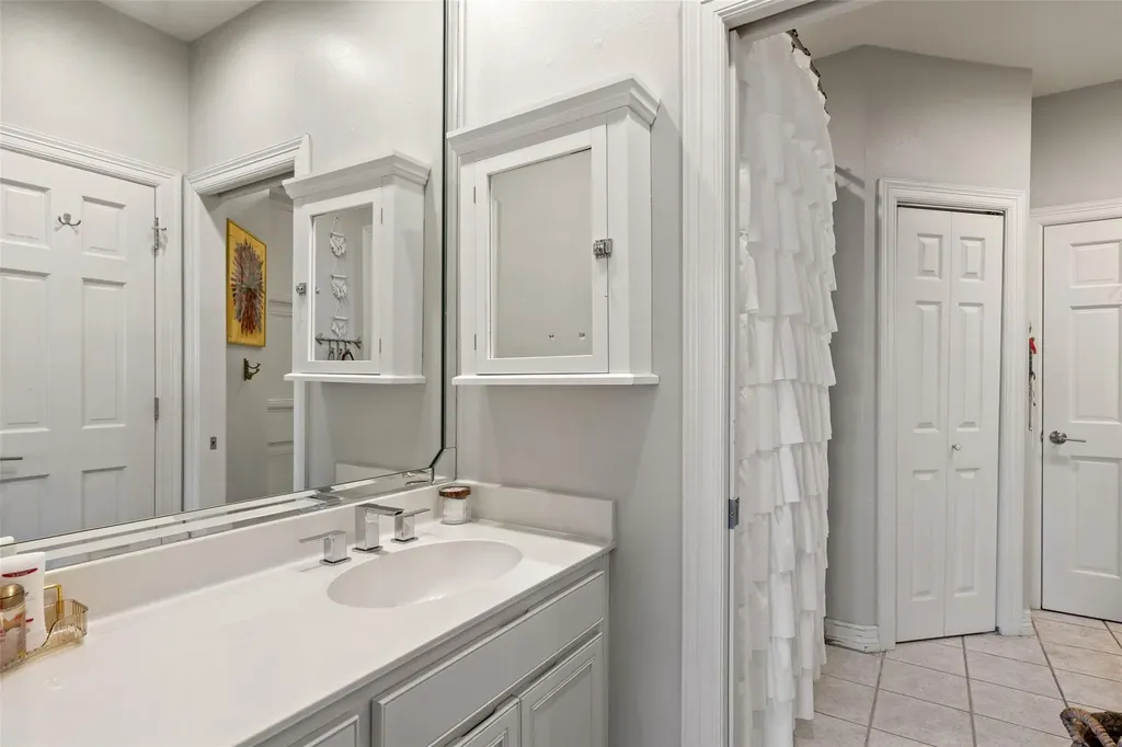 1904 Steamboat Springs Cove Austin TX 78746