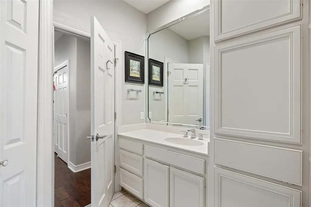 1904 Steamboat Springs Cove Austin TX 78746