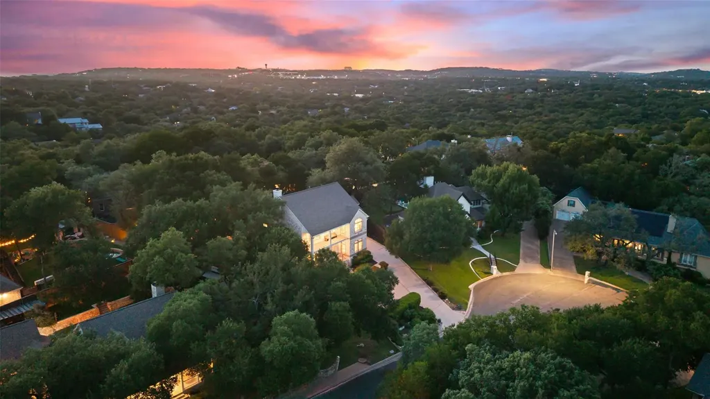 1904 Steamboat Springs Cove Austin TX 78746