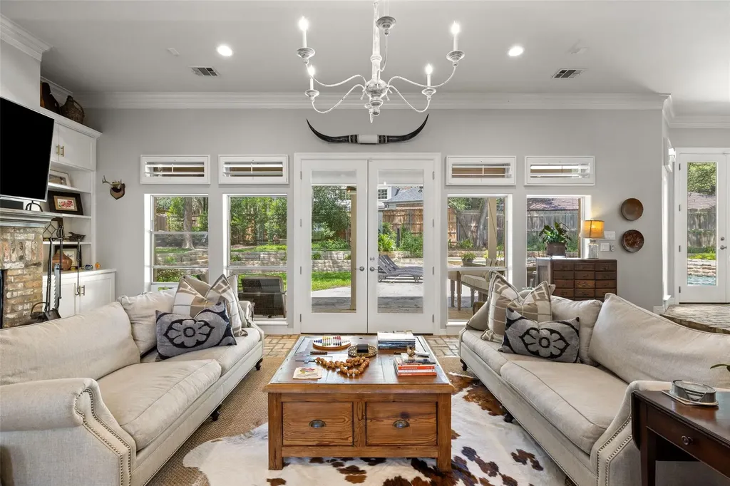 1904 Steamboat Springs Cove Austin TX 78746