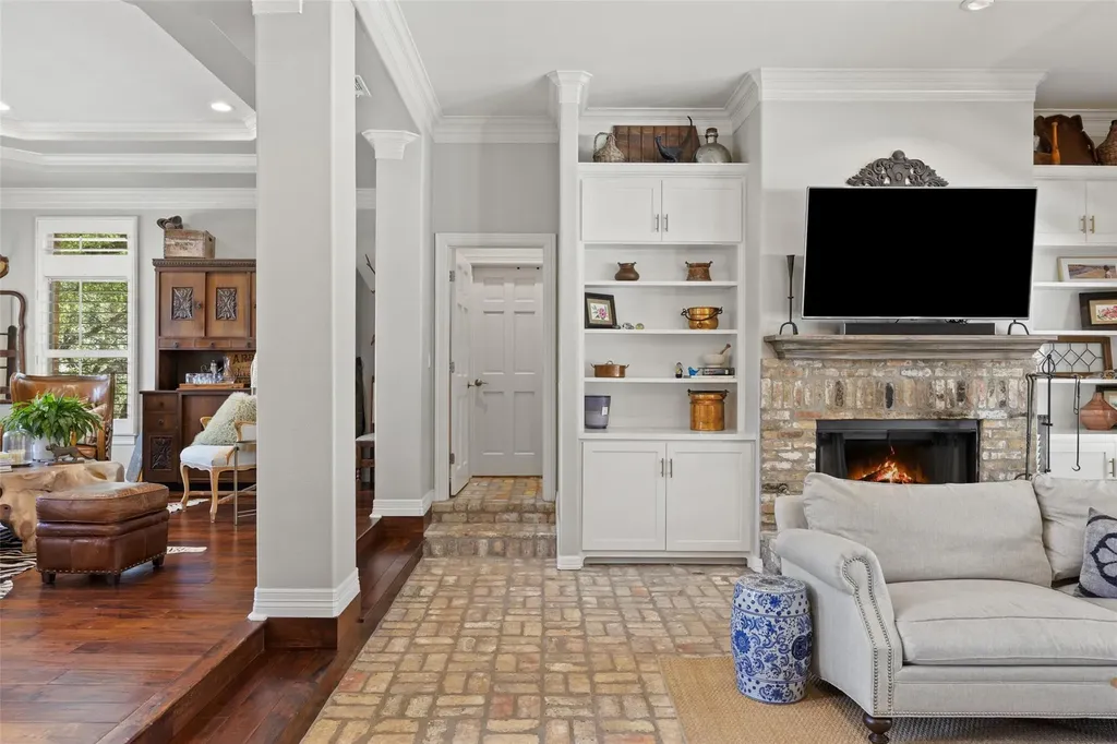 1904 Steamboat Springs Cove Austin TX 78746