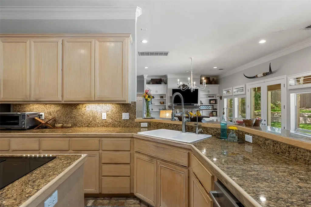 1904 Steamboat Springs Cove Austin TX 78746