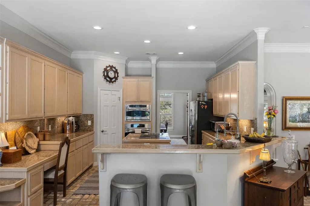 1904 Steamboat Springs Cove Austin TX 78746