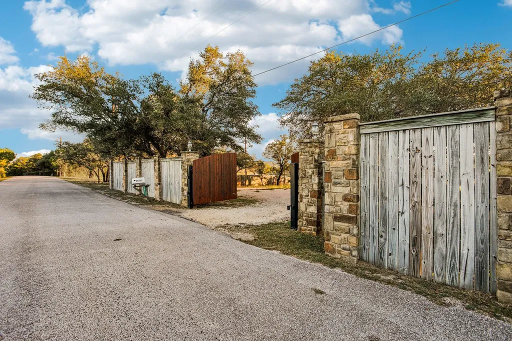 24333 Pedernales Cliff Trail Spicewood TX 78669