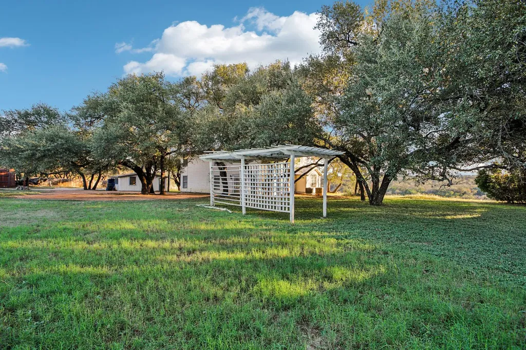 24333 Pedernales Cliff Trail Spicewood TX 78669