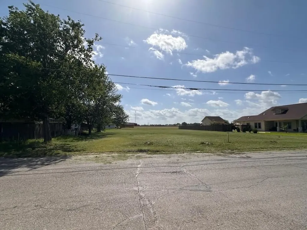 1200 Torres Street Lockhart TX 78644