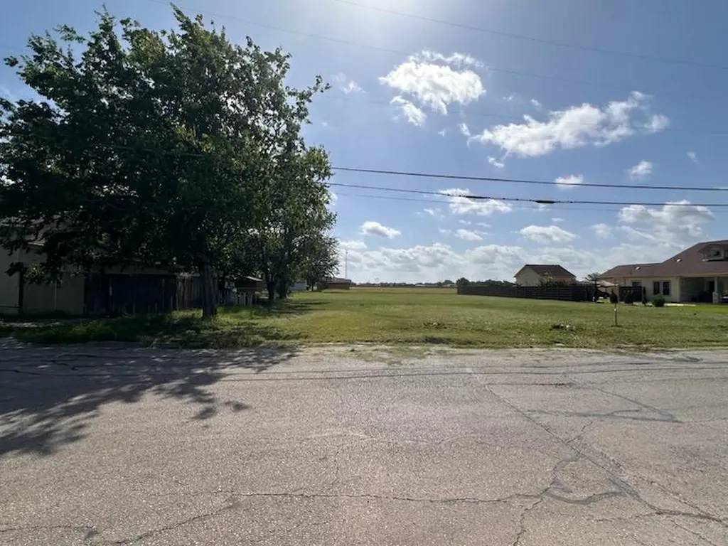 1200 Torres Street Lockhart TX 78644