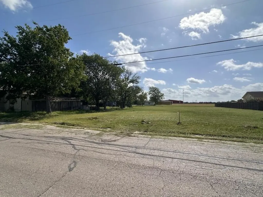 1200 Torres Street Lockhart TX 78644