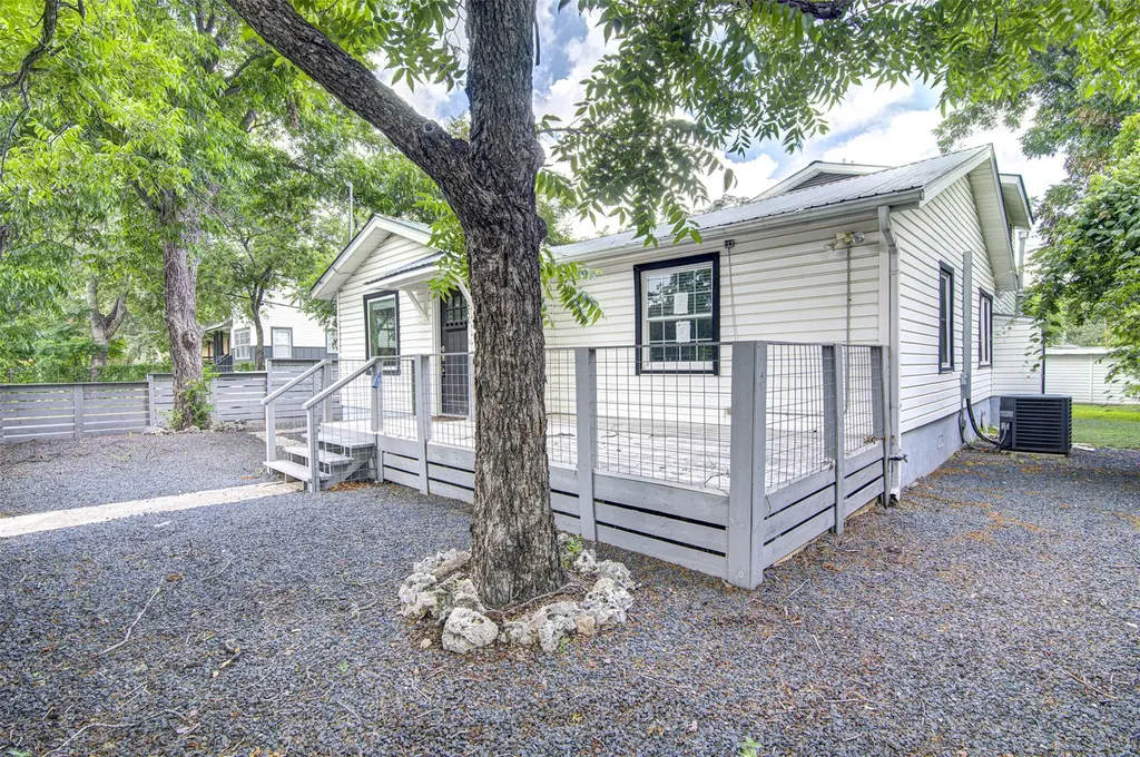 2200 E 14th Street Austin TX 78702