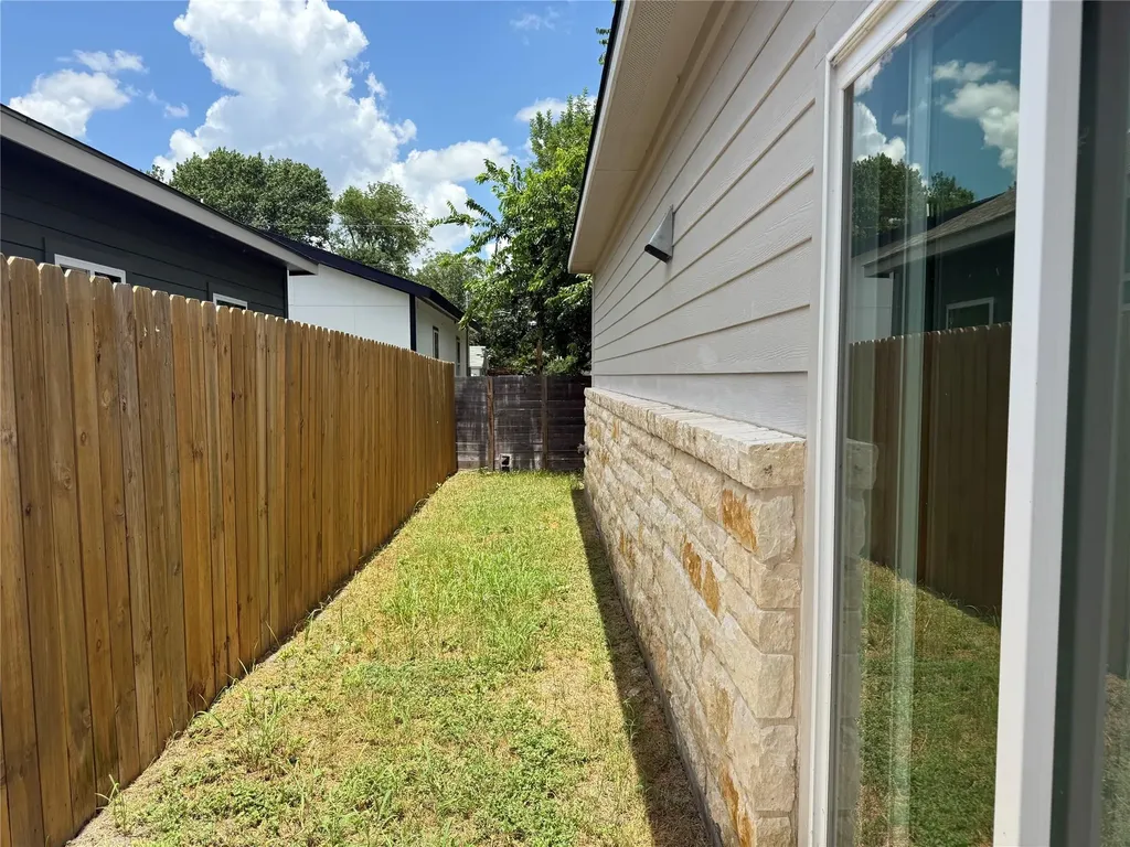 817 5th Street Lockhart TX 78644