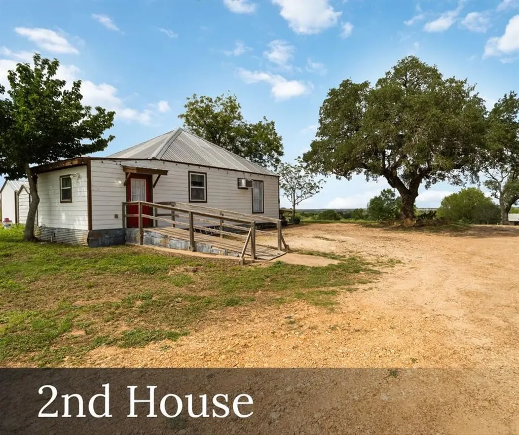 227 Henderson Lane Lockhart TX 78644