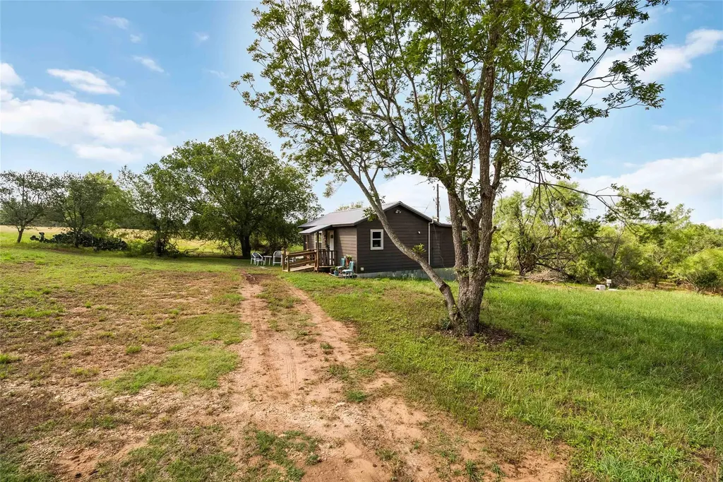 227 Henderson Lane Lockhart TX 78644