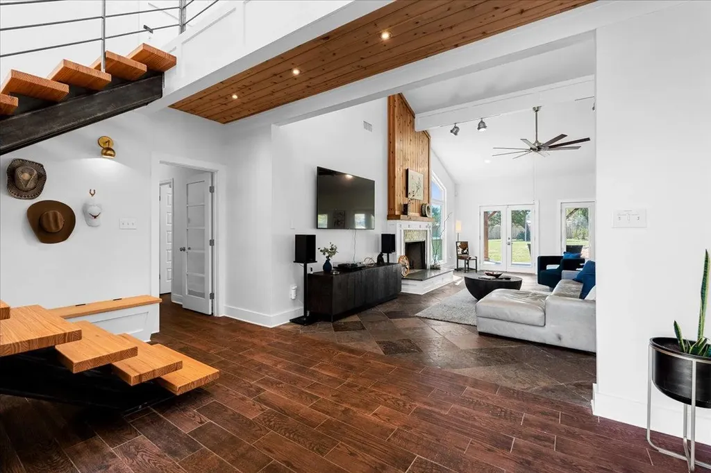 14519 Fitzhugh Road Austin TX 78736
