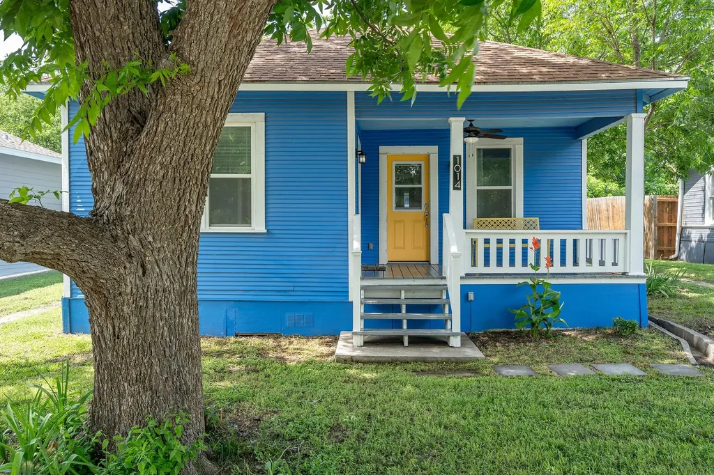 1014 W 6th Street Taylor TX 76574