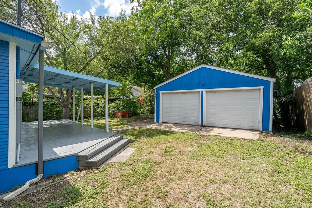 1014 W 6th Street Taylor TX 76574