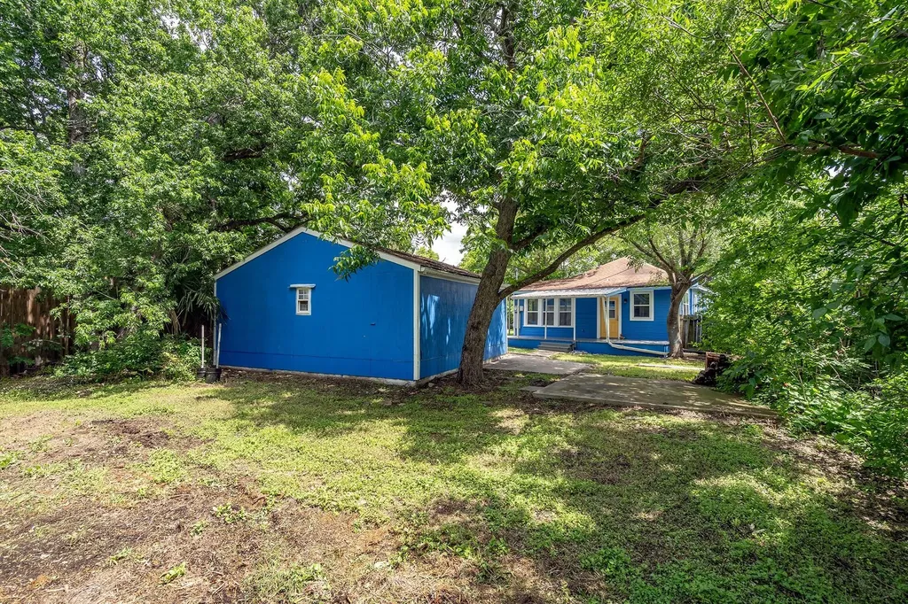 1014 W 6th Street Taylor TX 76574