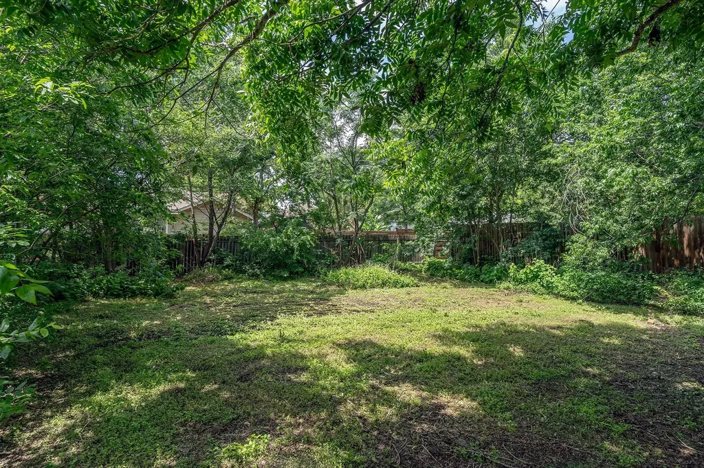 1014 W 6th Street Taylor TX 76574