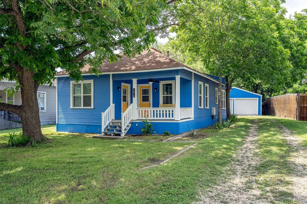 1014 W 6th Street Taylor TX 76574