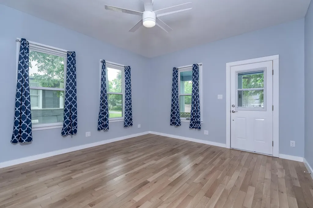 1014 W 6th Street Taylor TX 76574