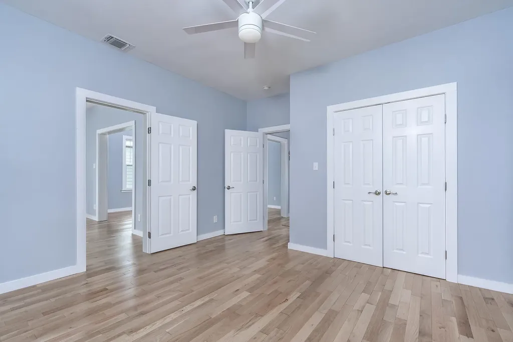 1014 W 6th Street Taylor TX 76574