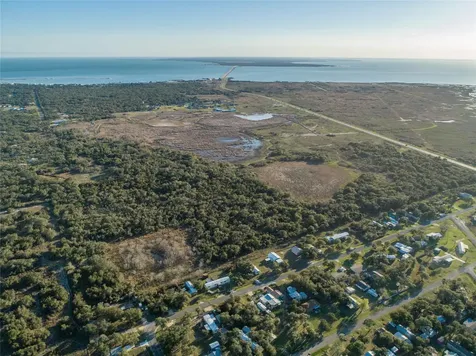 6498 N Highway 35 Rockport TX 78382