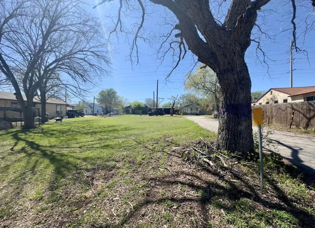600 Sabine Street Lockhart TX 78644