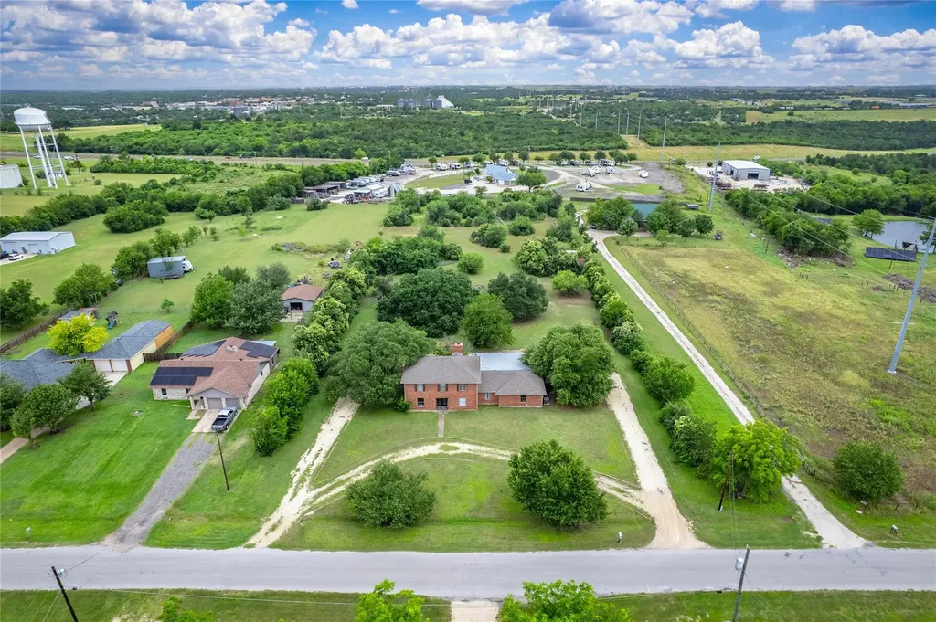 1405 Southwood Hills Drive Taylor TX 76574